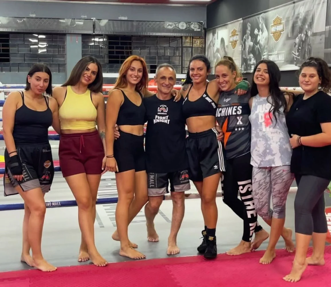 femalekick_3 kickboxing female class